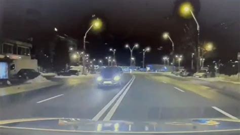 Video Urmărire a poliţiştilor pe străzile din Baia Mare după ce un