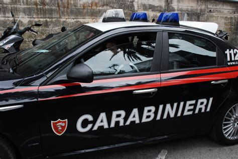 Due Carabinieri Salvano Una Donna Che Aveva Tentato Il Suicidio Tg