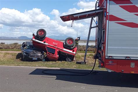 Con L Auto Contro Una Camionetta Dei Vigili Del Fuoco Muore Una 60enne