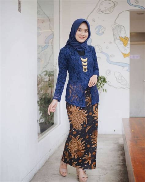 √ 60 Model Kebaya Brokat Modern Modifikasi Terbaru 2020