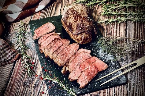 evangelisch Schwester Berater rinderhüftsteak in der pfanne braten