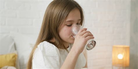 9 Clever Ways To Encourage Your Child To Drink Water Natural Beauty