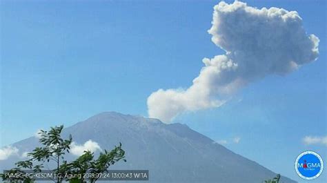 Gunung Agung Erupsi 2 Kali Dan Semburkan Abu Setinggi 1 500 Meter