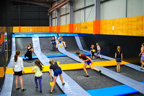 Dodgeball - Jump and Climb