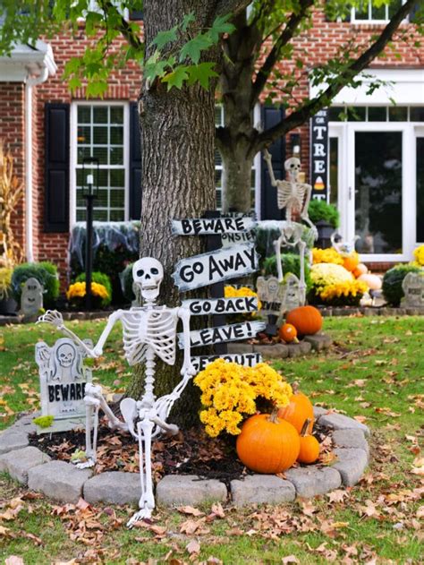 Outdoor Halloween Decor Ideas For Your Yard And Porch Story Saving