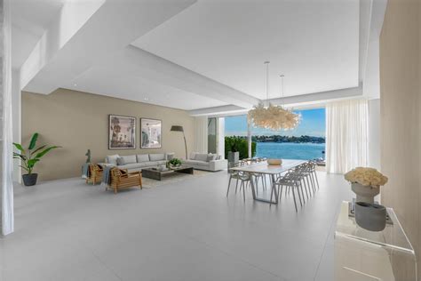 Stunning Miami Beach Home with 6 Bedrooms and Waterfront Views