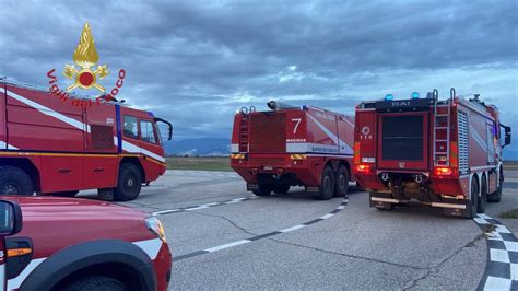 Aeroporto Di Montichiari Aereo Privato Atterra Senza Carrello Prima