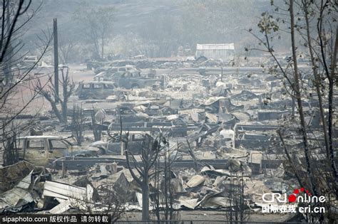 加拿大山林大火持续肆虐 住宅区化为灰烬 高清组图 国际在线