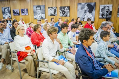 Amat Llena La Sala Juan Ib Ez De La Plaza De Toros Con La Pe A Taurina