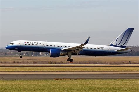 B757 2 N589UA United Airlines B757 222 IAD 12 19 11 Brian Flickr