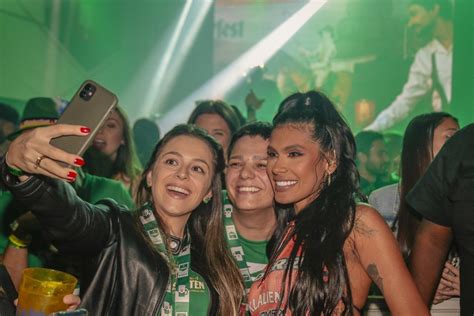 Pocah Comanda A Primeira Noite Do Camarote Spaten Na Oktoberfest Blumenau