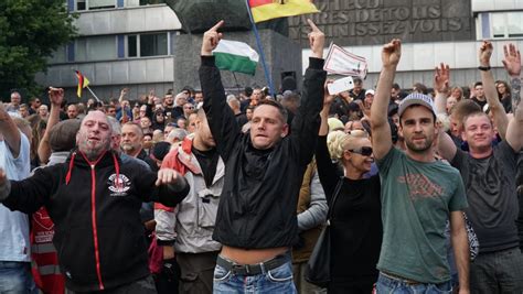 Chemnitz 5 Szenen zeigen wie Neonazis Krawalle auslösten