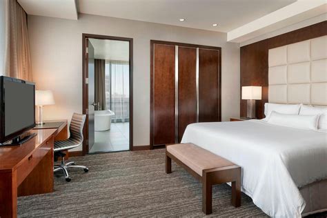 Hotel Rooms and Suites in Downtown Phoenix | The Westin Phoenix Downtown