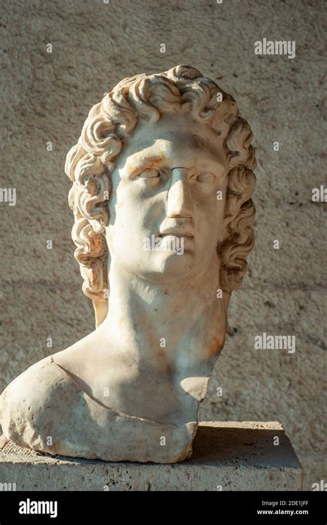 Helios Estatua Fotograf As E Im Genes De Alta Resoluci N Alamy