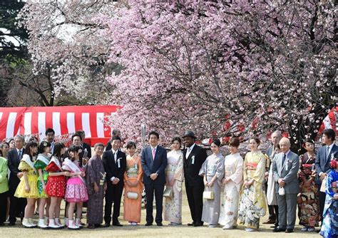 写真特集：「桜を見る会」著名人ら1万人超が出席 写真特集313 毎日新聞