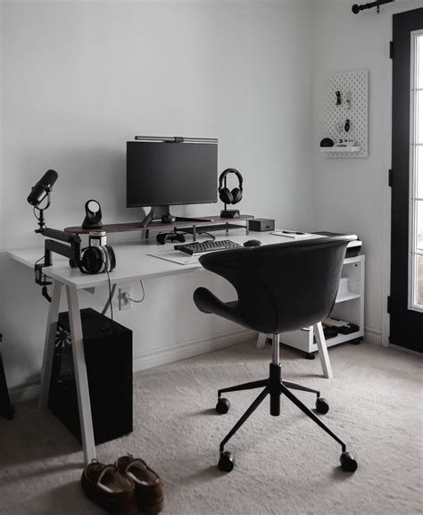 Top 24 Minimalist Desk Setup Ideas For 2024