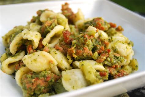 Orecchiette Con Broccoli E Salsiccia