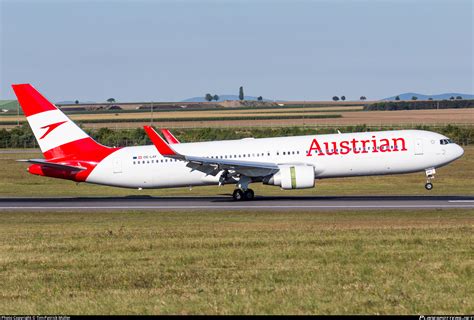 Oe Lay Austrian Airlines Boeing Z Er Wl Photo By Tim Patrick