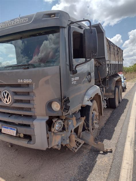 Motociclista fica ferido após bater em caminhão na MGC 259 Grande