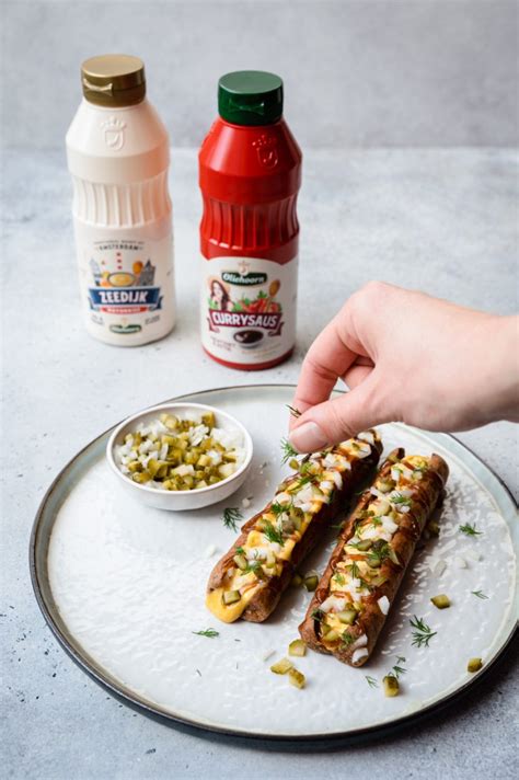 Frikandel Spezial Mit Curry Sauce Und Zeedijk Mayonnaise Oliehoorn