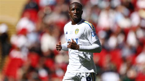 Leeds United Transfer News Sources Say Glen Kamara Could Be About To