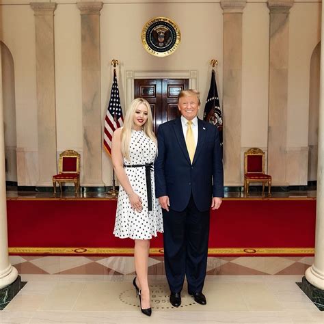 Caras Tiffany Filha De Donald Trump Vai Casar Se No Pr Ximo Fim De