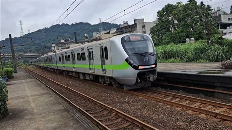 4017次瑞芳發車經由宜蘭線開往樹林的銀綠色微笑號emu900型十輛一編組emu905區間快車，4162次樹林發車經由宜蘭線開往蘇澳的