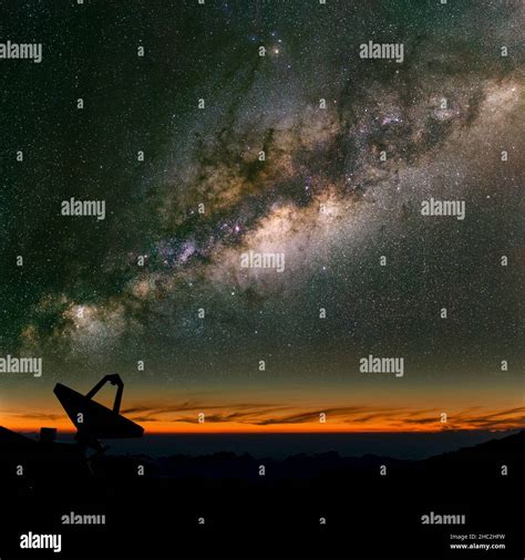 Radio telescope observes the night sky from Hawaii Stock Photo - Alamy