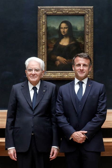 Photo Le président de la république Emmanuel Macron accompagné de la