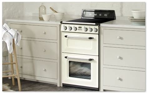 SMEG 60cm Victoria Range Cooker With Induction Hob Cream TR62IP