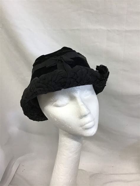 Vintage 1920s Hat Art Deco Black Velvet By Le Wharton Gem