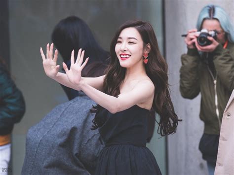 Girl's Generation Tiffany Looks Gorgeous In Her Low Cut Dress - Koreaboo