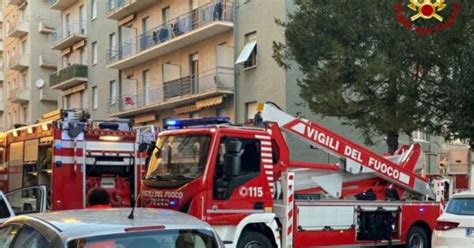 Divampano Le Fiamme In Cucina Due Morti Nell Incendio In Casa