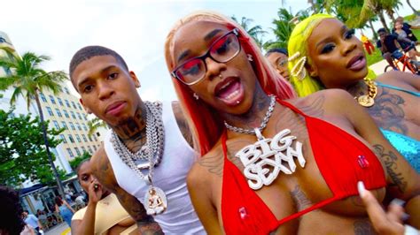 NLE Choppa Feat Sexyy Red Slut Me Out Remix Video