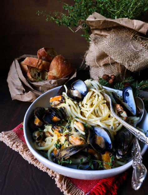 Garlic Butter Mussel Pasta