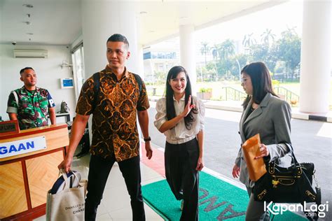 Tampak Santai Sandra Dewi Akhirnya Datangi Kejaksaan Agung Guna Jalani