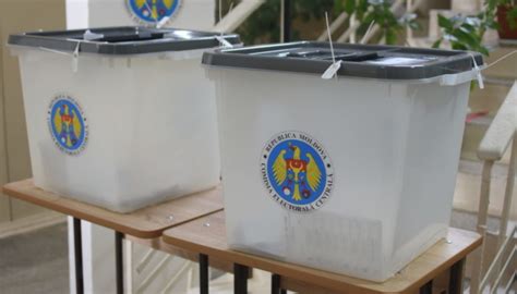 Raids In Moldova In Voter Bribery Case Ahead Of Presidential Election