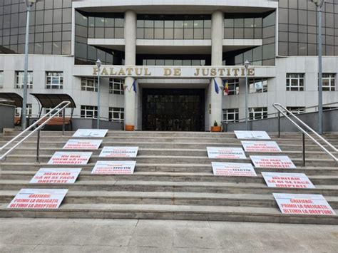 Protest Degeaba Al Grefierilor Buzoieni La Curtea De Apel Ploie Ti