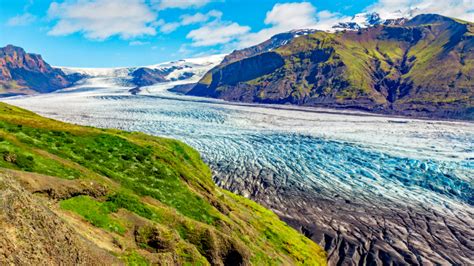 This Stunning Beach in Iceland Has Giant Diamonds Made of Ice - Travel ...