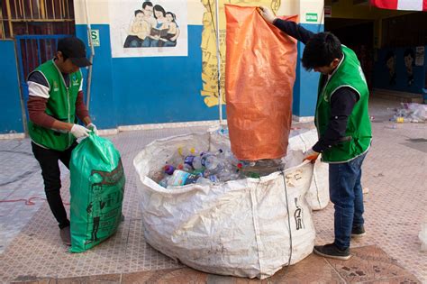 Juliaca Instituci N Educativa Recolecto M S De Kilos De Botellas