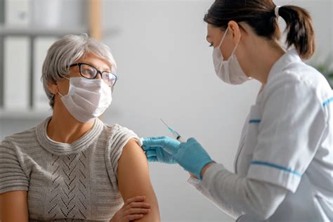 Vacunas Contra El Coronavirus En Espa A Tipos Efectos Secundarios Y