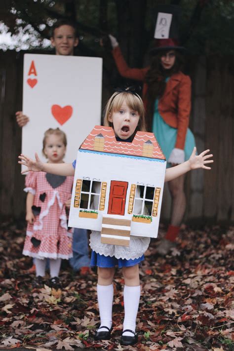 alice in wonderland house costume 13