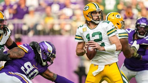 Packers vs. Vikings Injuries: Aaron Rodgers Battles Painful Toe, Elgton ...