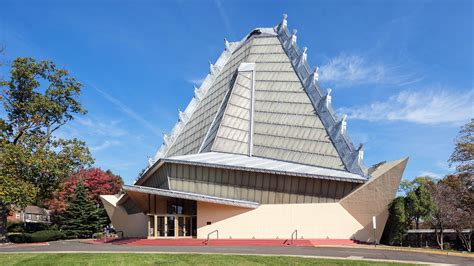 Sixty Years Later Only Frank Lloyd Wright Synagogue Continues As Work