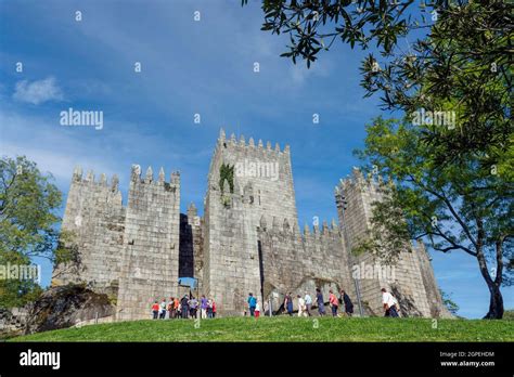 Guimaraes Distrito De Braga Portugal Castelo De Guimaraes O Castillo