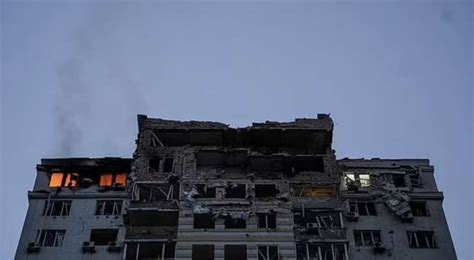 Palazzo Di Kiev In Fiamme Dopo Un Attacco Russo Con I Droni Dago