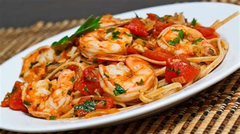 Linguine al ragù di gamberi Corposo piatto di pesce da leccarsi i baffi