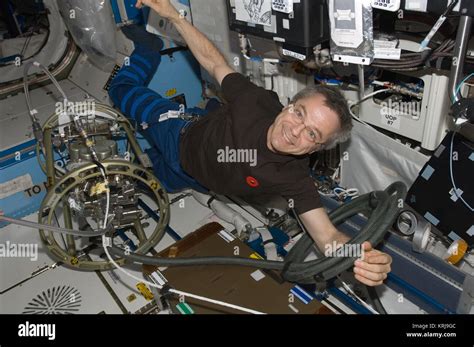 ISS-21 Robert Thirsk works in the Destiny lab Stock Photo - Alamy