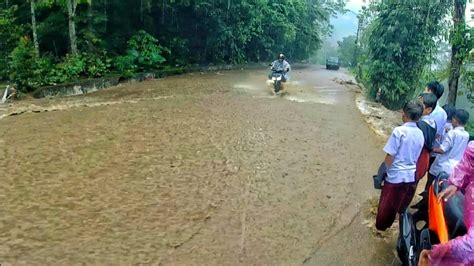 Kondisi Banjir Di Jalan Silaing Padang Panjang Tanah Datar Banjir