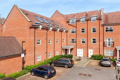 Wokingham Berkshire Rg41 2 Bed Penthouse For Sale £250 000